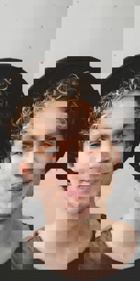 Young man wearing a hat